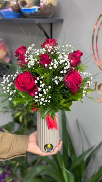 Kırmızı Gül & Cipso Aranjmanı | Aşkın En Zarif Hali
