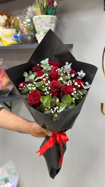 10 Kırmızı Gül Buketi – Aşkın En Zarif Hali