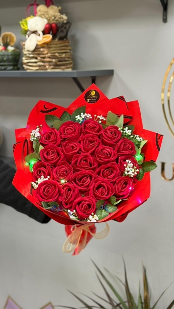 21'li Kadife Yapay Gül Buketi