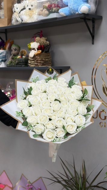 41 Kadifeli Yapay Beyaz Güller